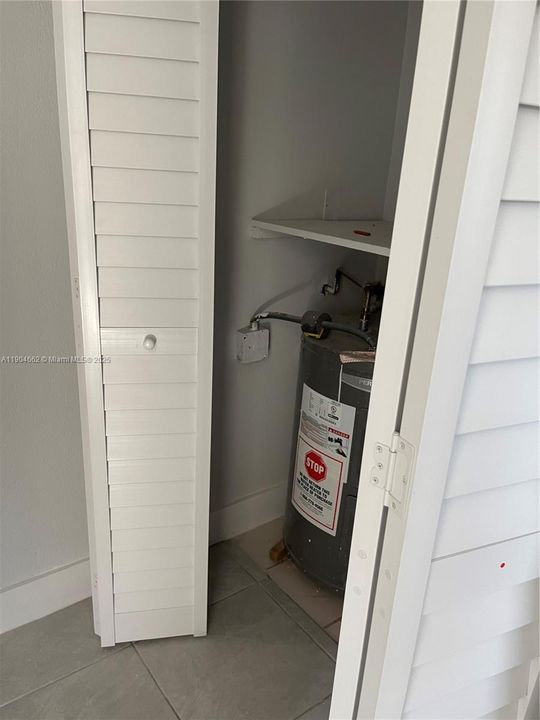 Recently Rented: $2,400 (2 beds, 1 baths, 987 Square Feet)