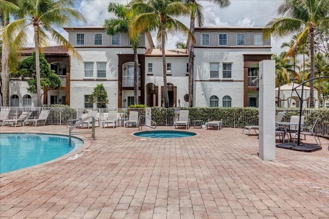 Recently Rented: $2,700 (3 beds, 2 baths, 1445 Square Feet)