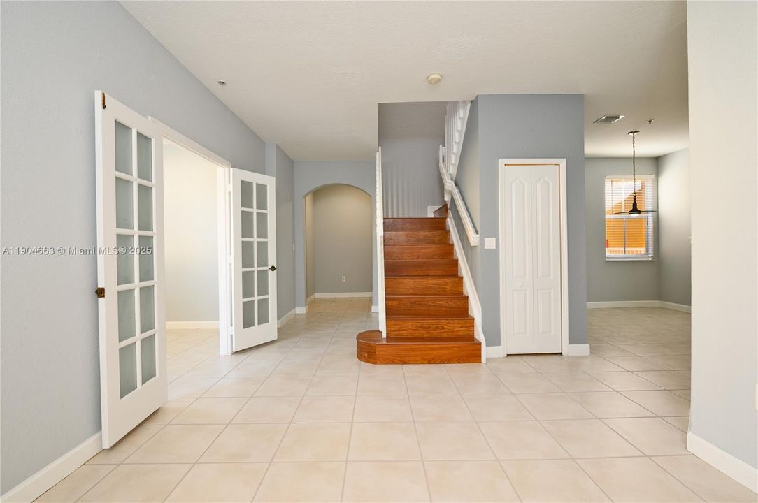 Recently Rented: $2,700 (3 beds, 2 baths, 1445 Square Feet)