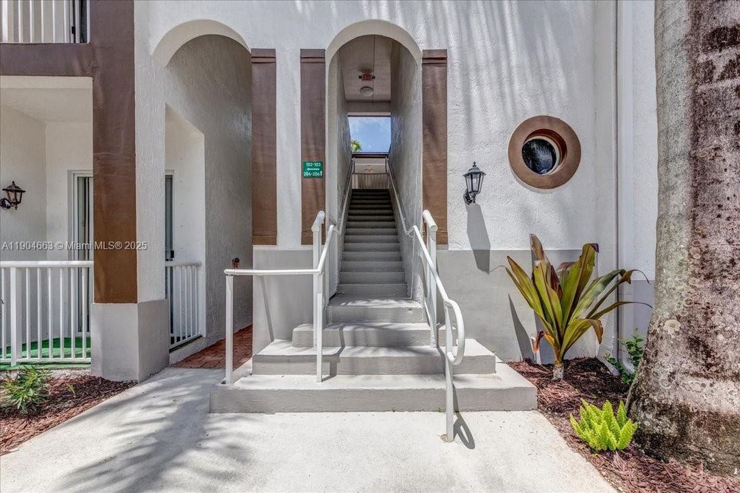 Recently Rented: $2,700 (3 beds, 2 baths, 1445 Square Feet)