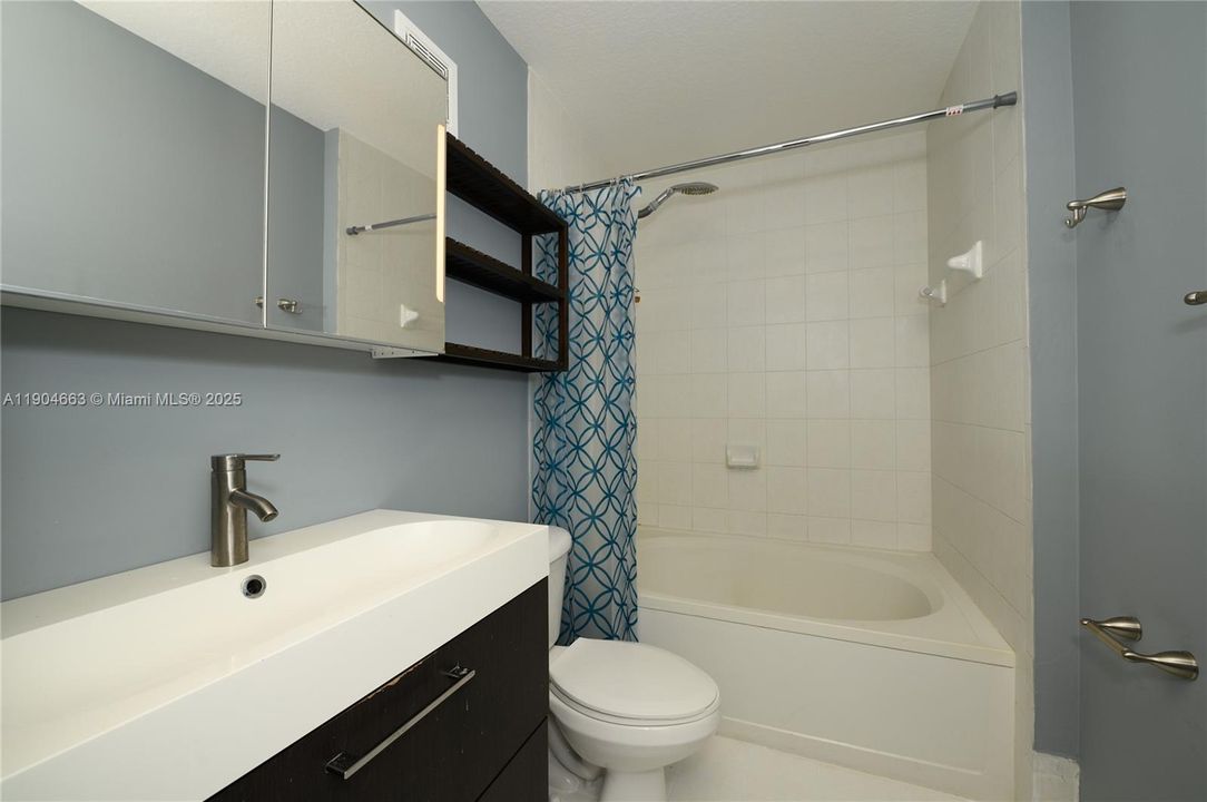 Recently Rented: $2,700 (3 beds, 2 baths, 1445 Square Feet)