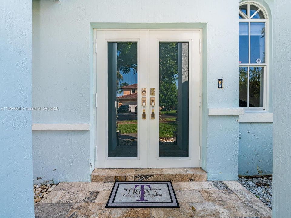 Recientemente alquilado: $3,200 (3 camas, 3 baños, 1574 Pies cuadrados)