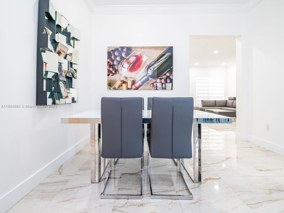 Recientemente alquilado: $3,200 (3 camas, 3 baños, 1574 Pies cuadrados)