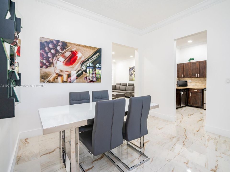 Recientemente alquilado: $3,200 (3 camas, 3 baños, 1574 Pies cuadrados)