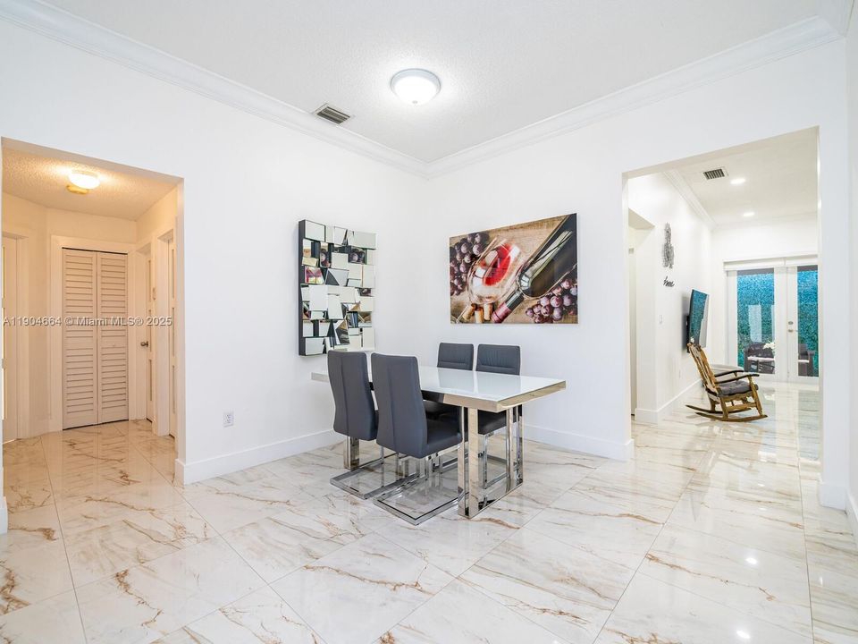 Recientemente alquilado: $3,200 (3 camas, 3 baños, 1574 Pies cuadrados)