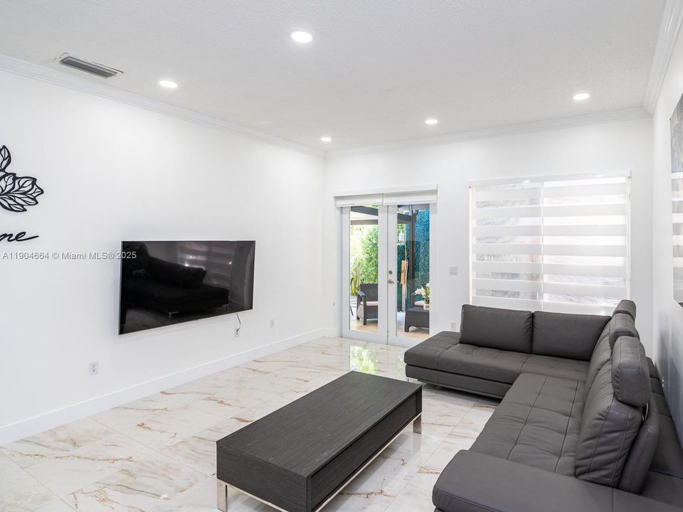 Recientemente alquilado: $3,200 (3 camas, 3 baños, 1574 Pies cuadrados)