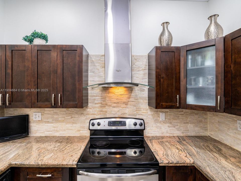 Recientemente alquilado: $3,200 (3 camas, 3 baños, 1574 Pies cuadrados)