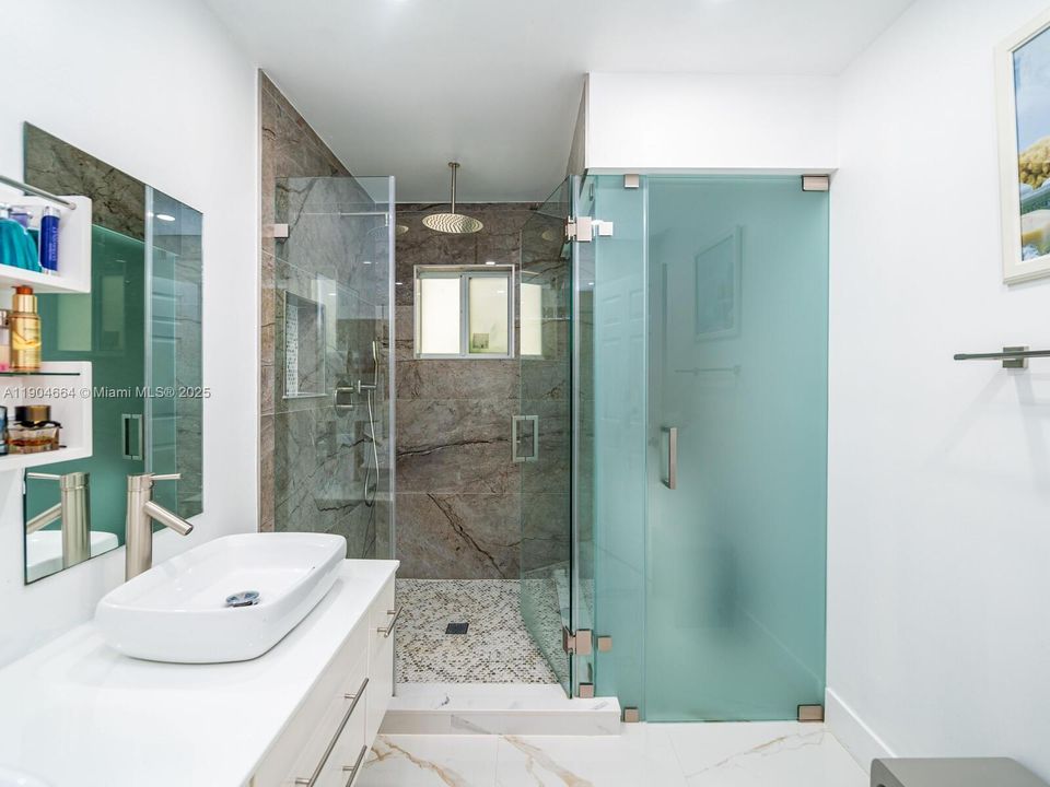 Recientemente alquilado: $3,200 (3 camas, 3 baños, 1574 Pies cuadrados)