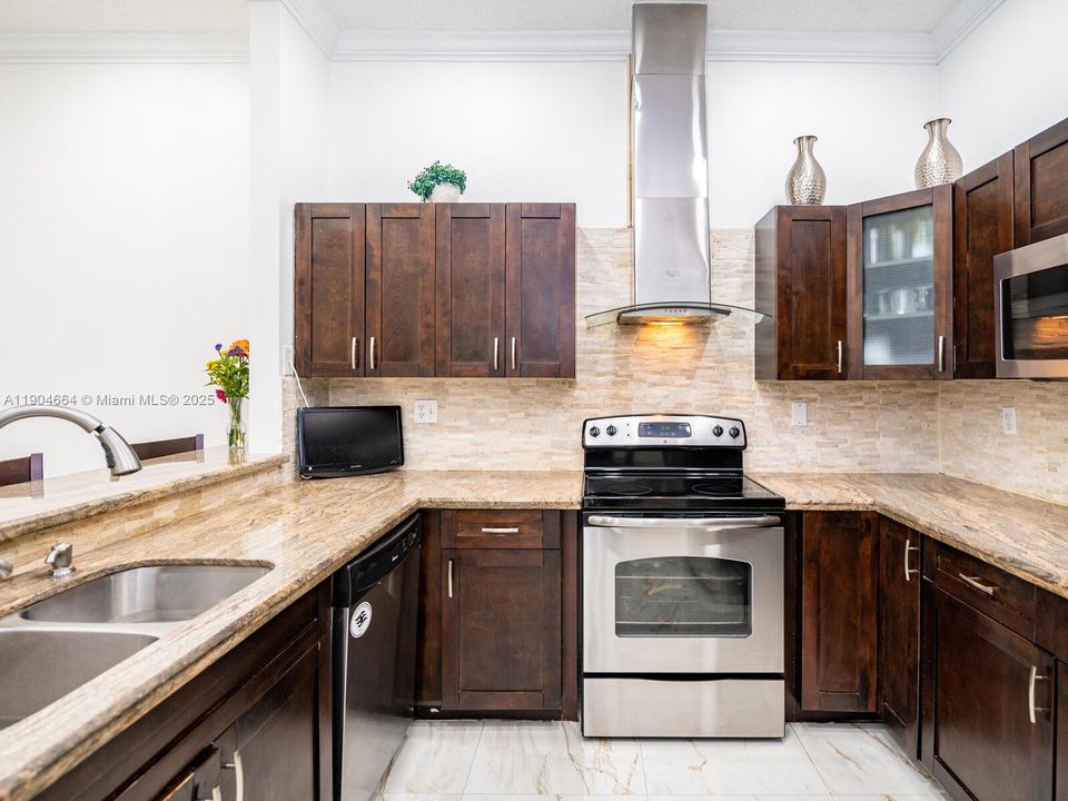 Recientemente alquilado: $3,200 (3 camas, 3 baños, 1574 Pies cuadrados)