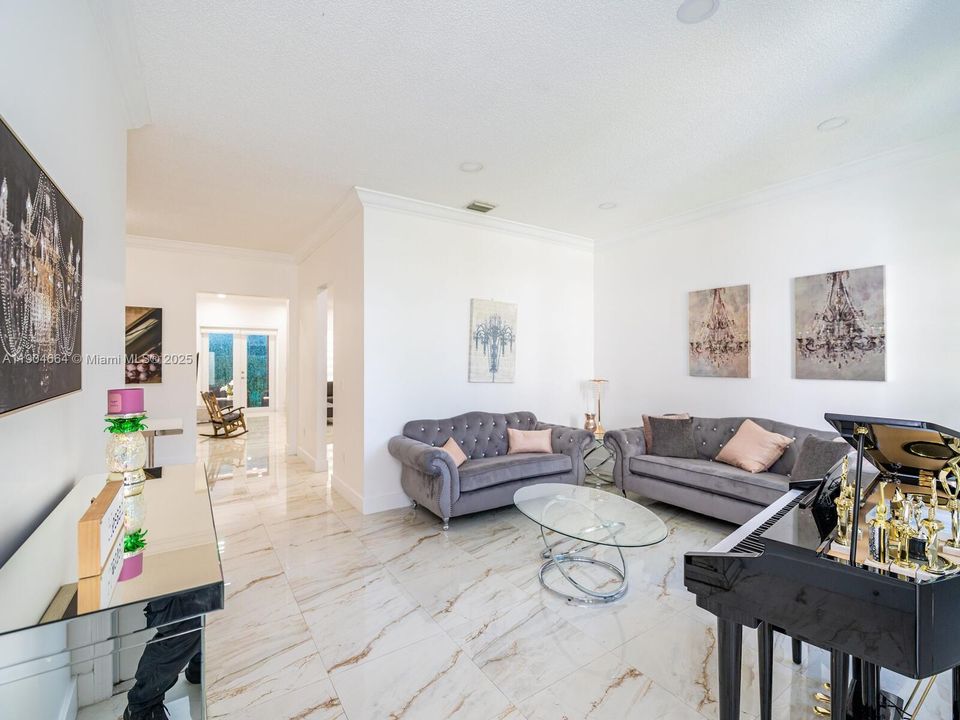 Recientemente alquilado: $3,200 (3 camas, 3 baños, 1574 Pies cuadrados)