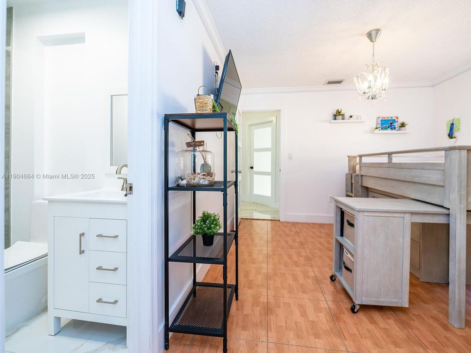 Recientemente alquilado: $3,200 (3 camas, 3 baños, 1574 Pies cuadrados)