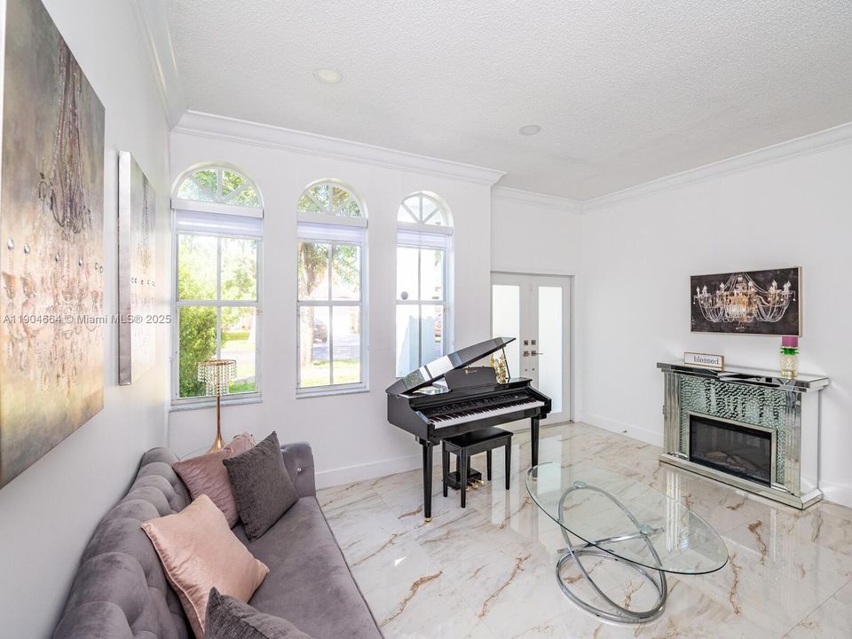 Recientemente alquilado: $3,200 (3 camas, 3 baños, 1574 Pies cuadrados)