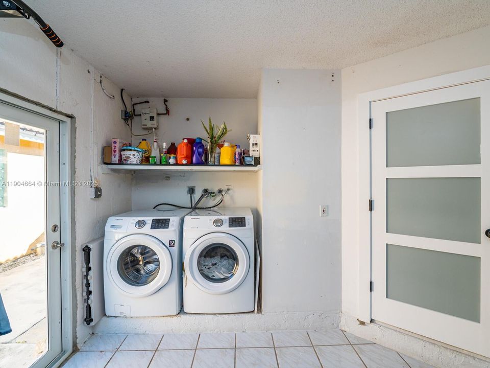 Recientemente alquilado: $3,200 (3 camas, 3 baños, 1574 Pies cuadrados)