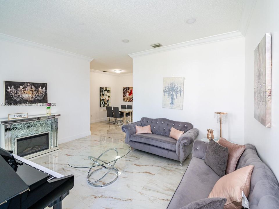 Recientemente alquilado: $3,200 (3 camas, 3 baños, 1574 Pies cuadrados)