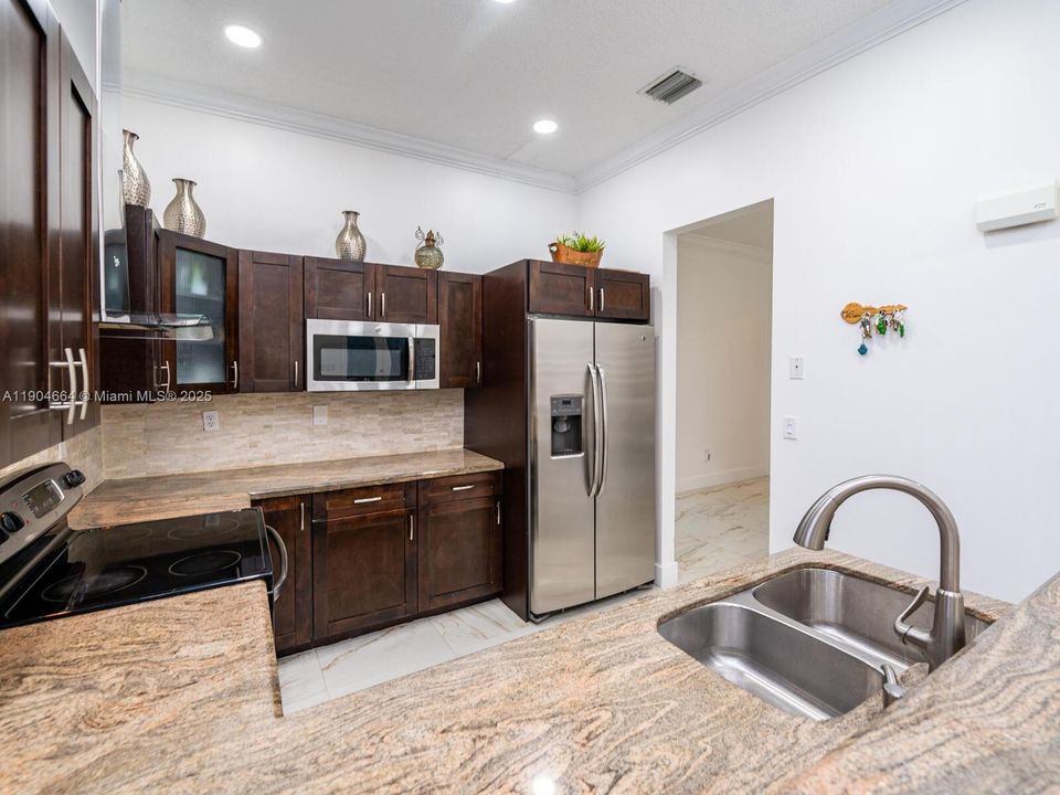 Recientemente alquilado: $3,200 (3 camas, 3 baños, 1574 Pies cuadrados)