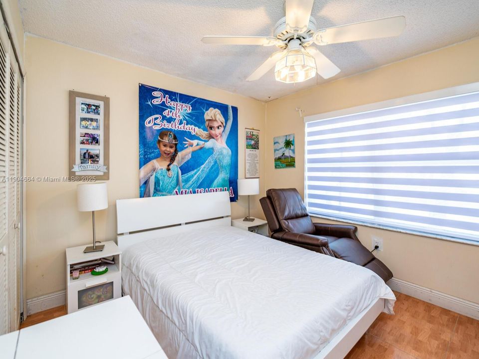 Recientemente alquilado: $3,200 (3 camas, 3 baños, 1574 Pies cuadrados)