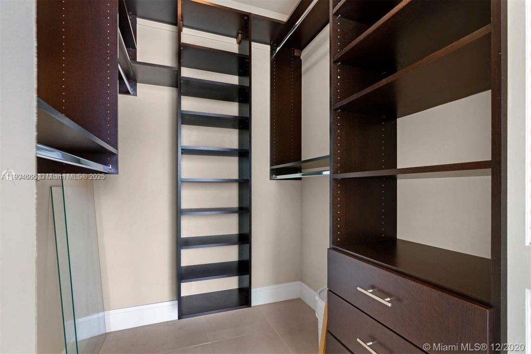 For Rent: $2,700 (1 beds, 1 baths, 694 Square Feet)