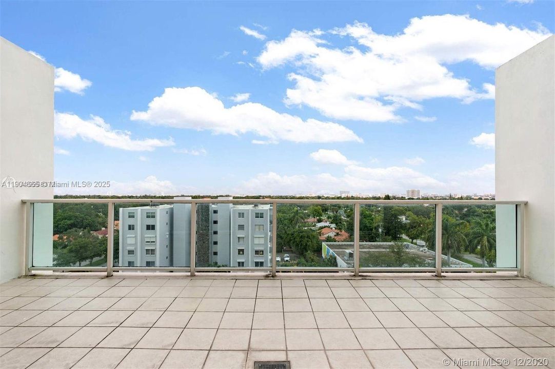 For Rent: $2,700 (1 beds, 1 baths, 694 Square Feet)