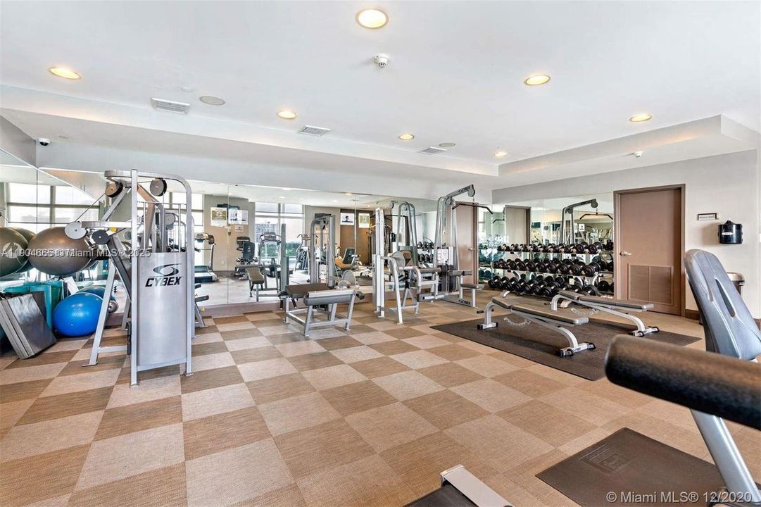 For Rent: $2,700 (1 beds, 1 baths, 694 Square Feet)