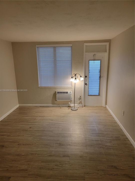 最近租的: $1,595 (1 贝兹, 1 浴室, 450 平方英尺)