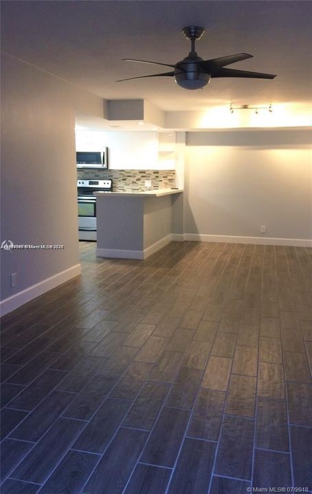 Active With Contract: $2,150 (2 beds, 2 baths, 965 Square Feet)