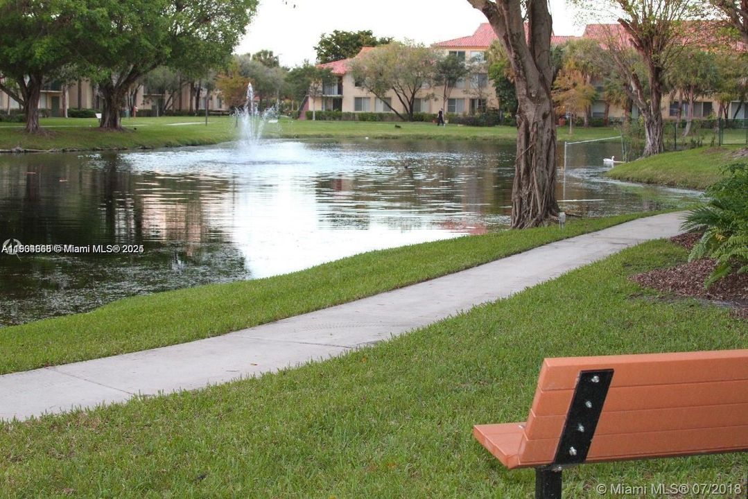 Active With Contract: $2,150 (2 beds, 2 baths, 965 Square Feet)