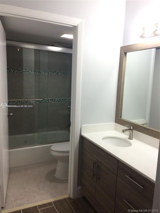 Active With Contract: $2,150 (2 beds, 2 baths, 965 Square Feet)