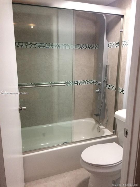 Active With Contract: $2,150 (2 beds, 2 baths, 965 Square Feet)