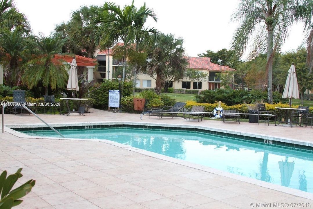 Active With Contract: $2,150 (2 beds, 2 baths, 965 Square Feet)