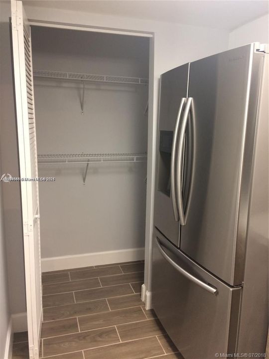 Active With Contract: $2,150 (2 beds, 2 baths, 965 Square Feet)