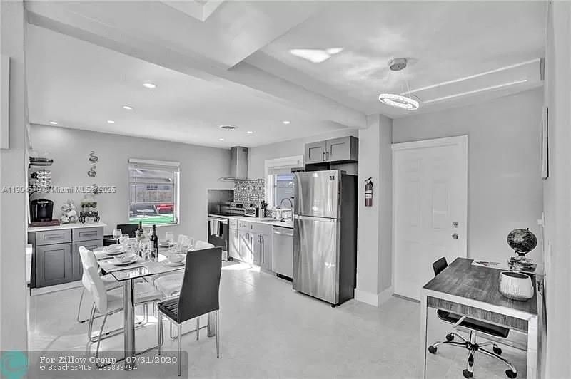 For Rent: $2,800 (3 beds, 1 baths, 1782 Square Feet)