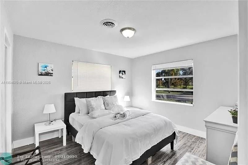 For Rent: $2,800 (3 beds, 1 baths, 1782 Square Feet)