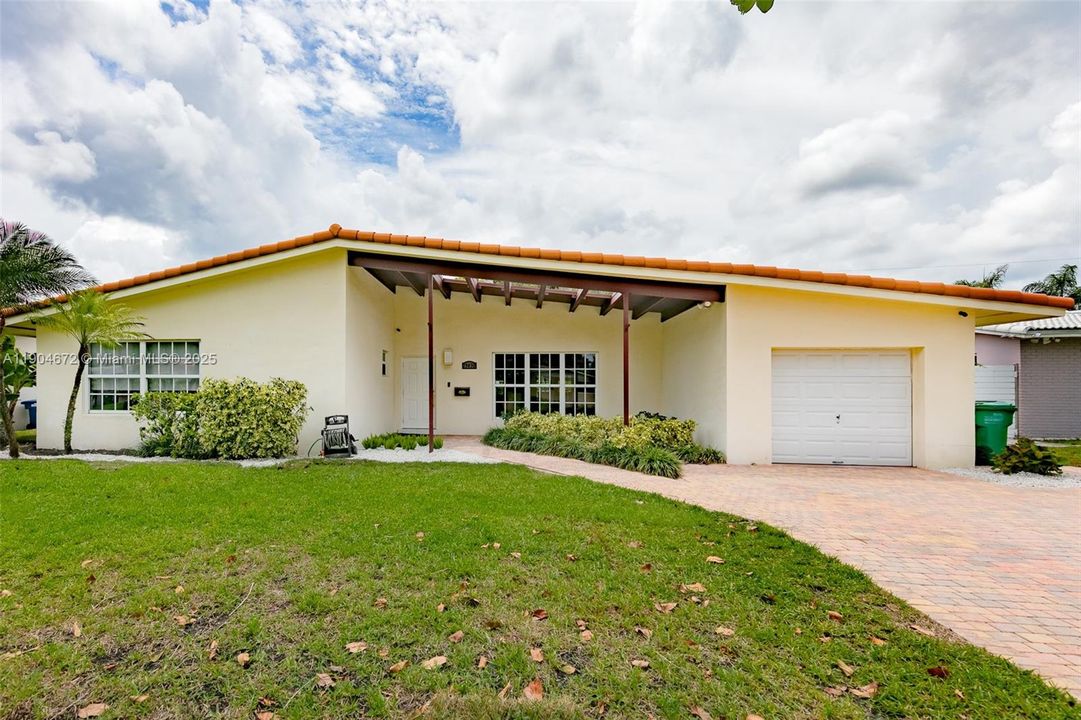 Recently Rented: $4,500 (3 beds, 2 baths, 1799 Square Feet)