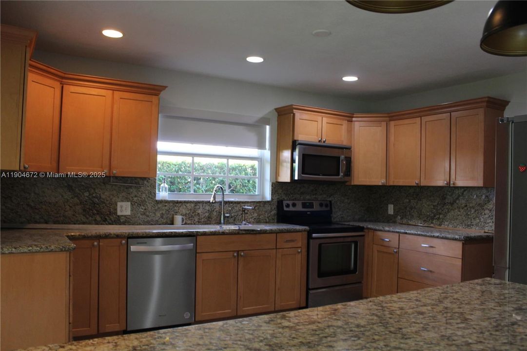 Recently Rented: $4,500 (3 beds, 2 baths, 1799 Square Feet)