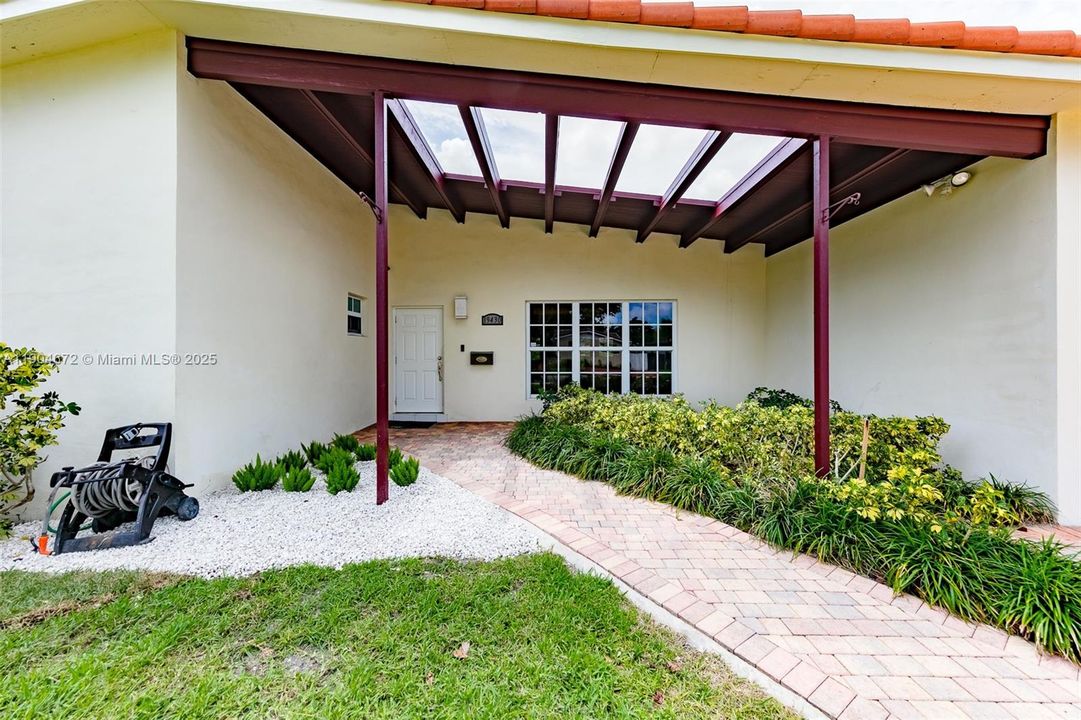 Recently Rented: $4,500 (3 beds, 2 baths, 1799 Square Feet)