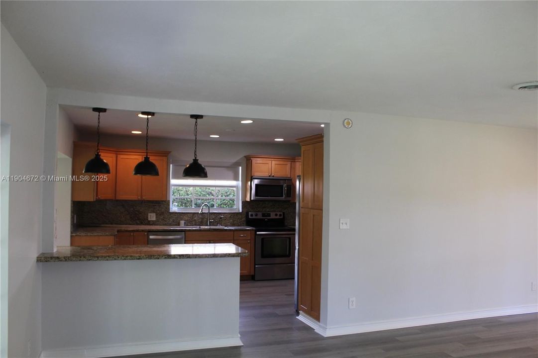 Recently Rented: $4,500 (3 beds, 2 baths, 1799 Square Feet)