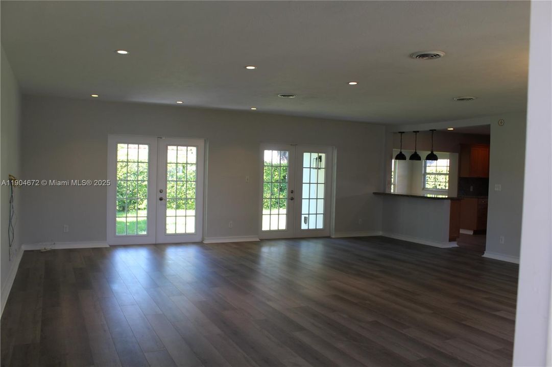 Recently Rented: $4,500 (3 beds, 2 baths, 1799 Square Feet)