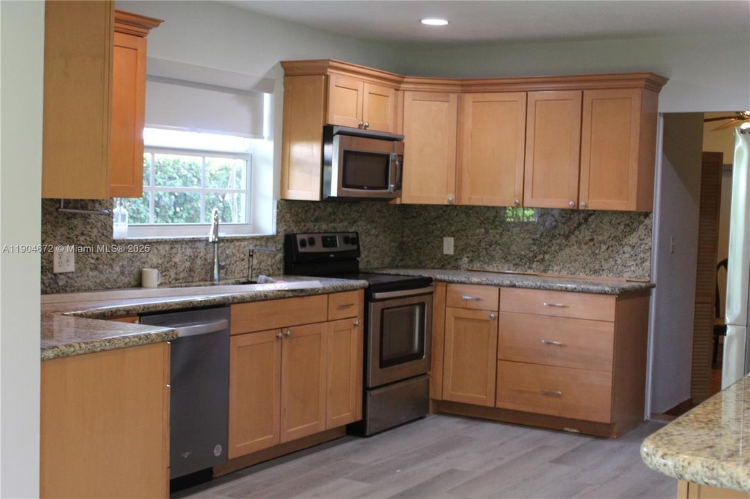 Recently Rented: $4,500 (3 beds, 2 baths, 1799 Square Feet)