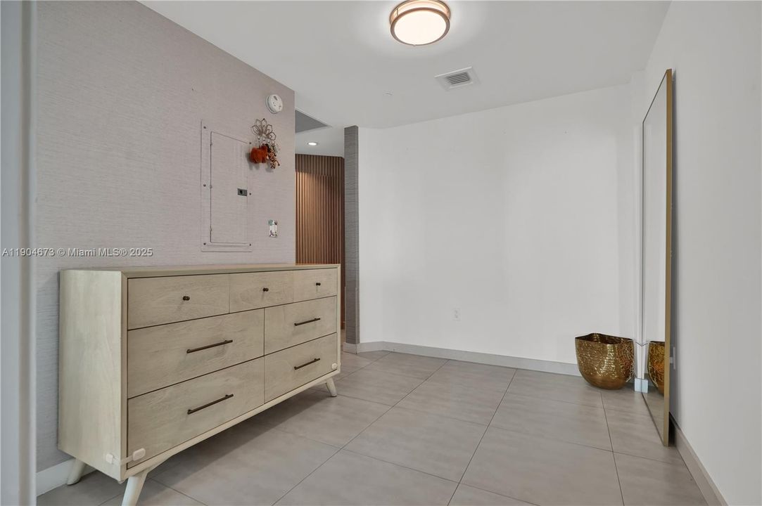 Recently Rented: $6,000 (3 beds, 2 baths, 1281 Square Feet)