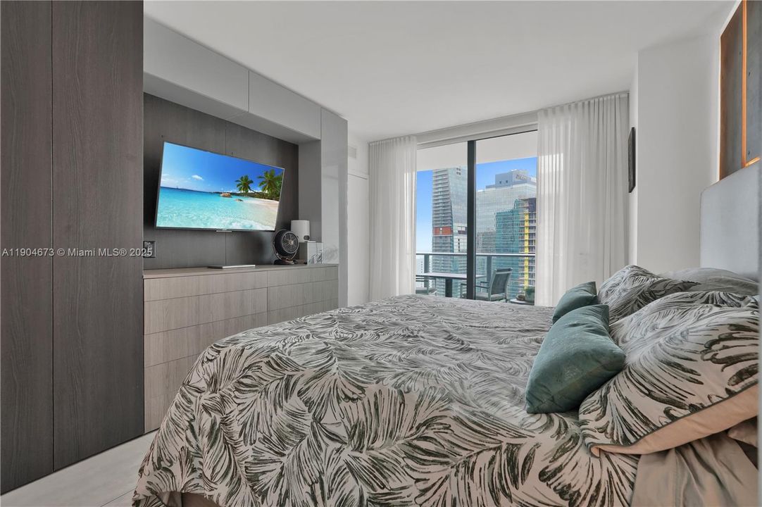 Recently Rented: $6,000 (3 beds, 2 baths, 1281 Square Feet)