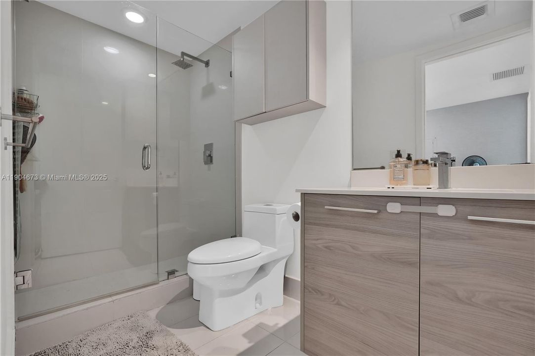 Recently Rented: $6,000 (3 beds, 2 baths, 1281 Square Feet)