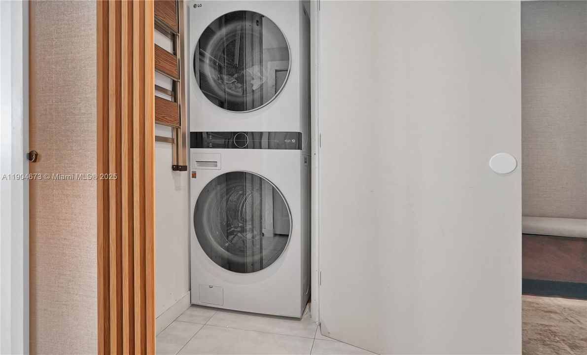 Recently Rented: $6,000 (3 beds, 2 baths, 1281 Square Feet)