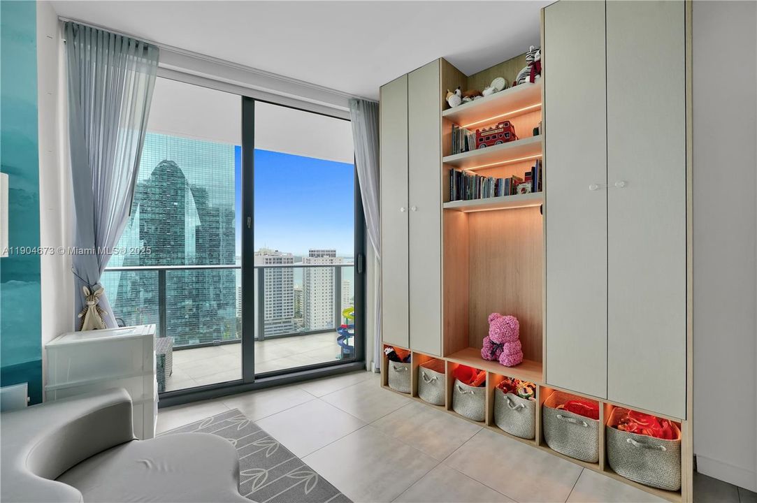 Recently Rented: $6,000 (3 beds, 2 baths, 1281 Square Feet)