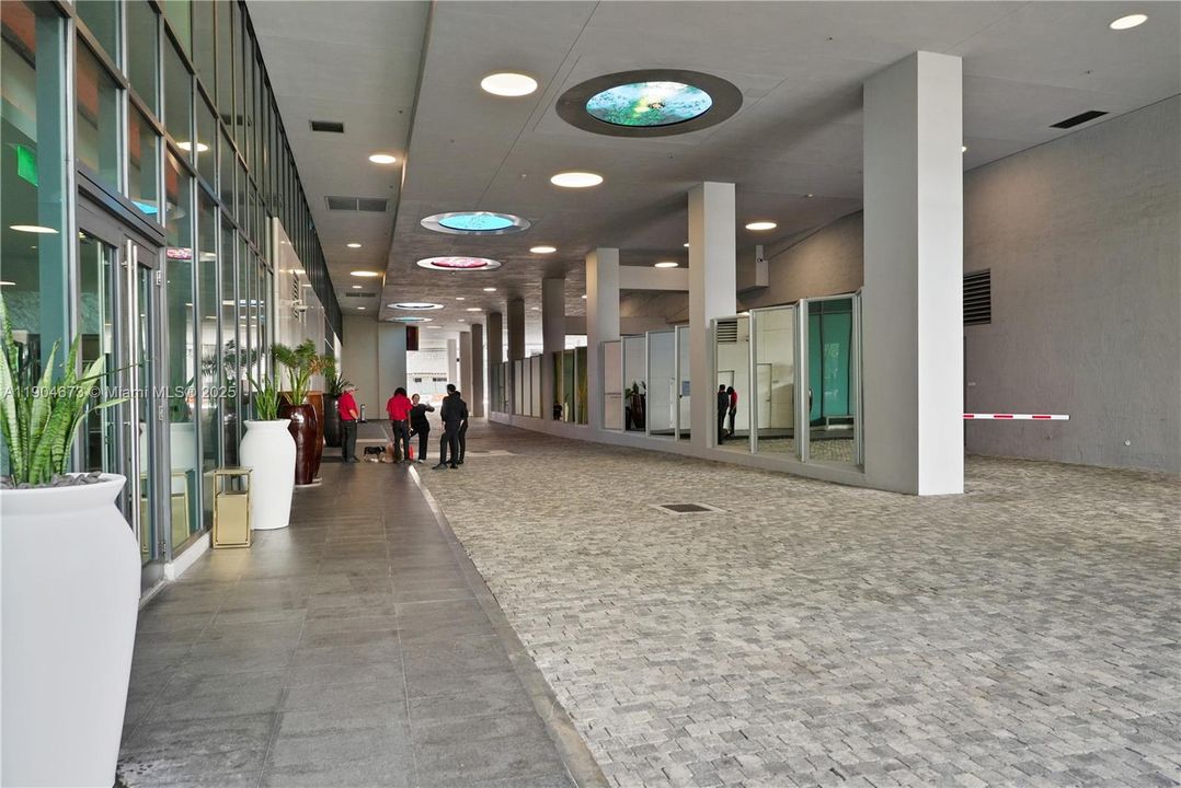 Recently Rented: $6,000 (3 beds, 2 baths, 1281 Square Feet)