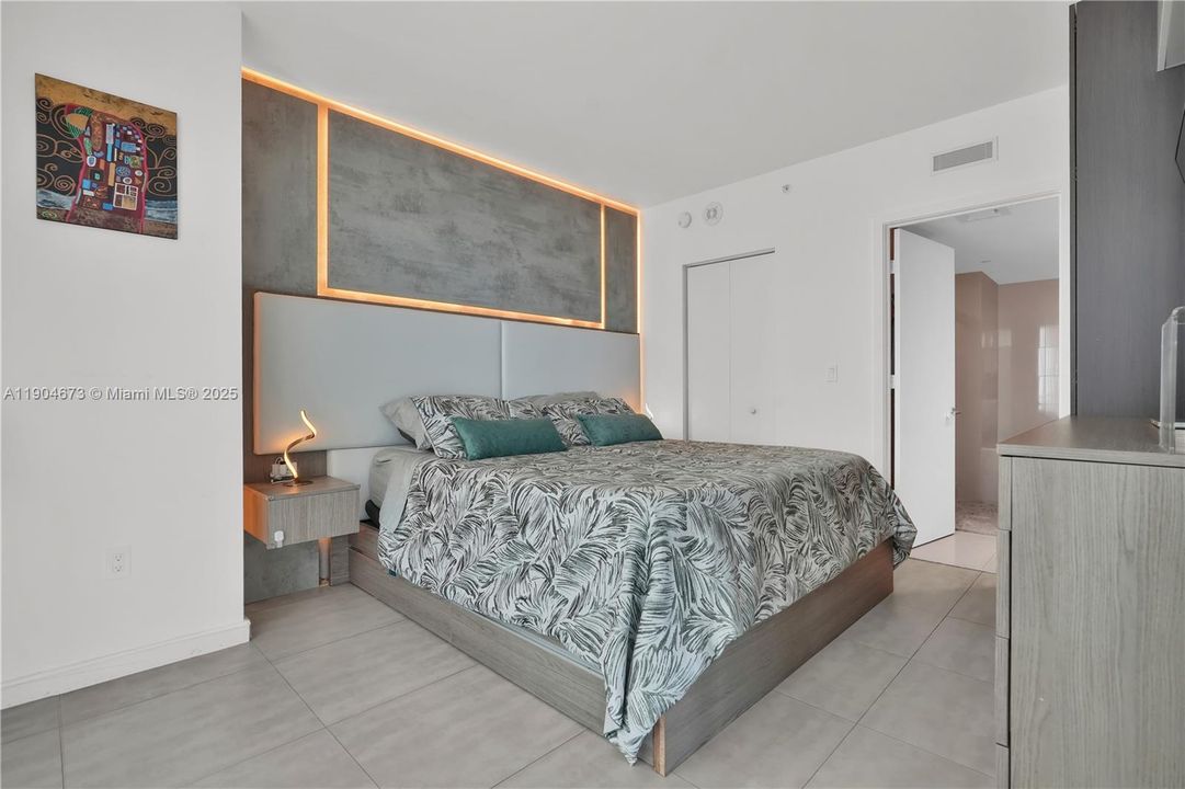 Recently Rented: $6,000 (3 beds, 2 baths, 1281 Square Feet)