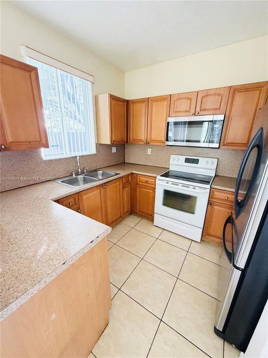 Active With Contract: $2,500 (4 beds, 3 baths, 1423 Square Feet)