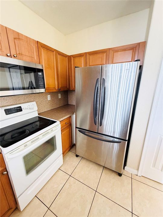 Active With Contract: $2,500 (4 beds, 3 baths, 1423 Square Feet)