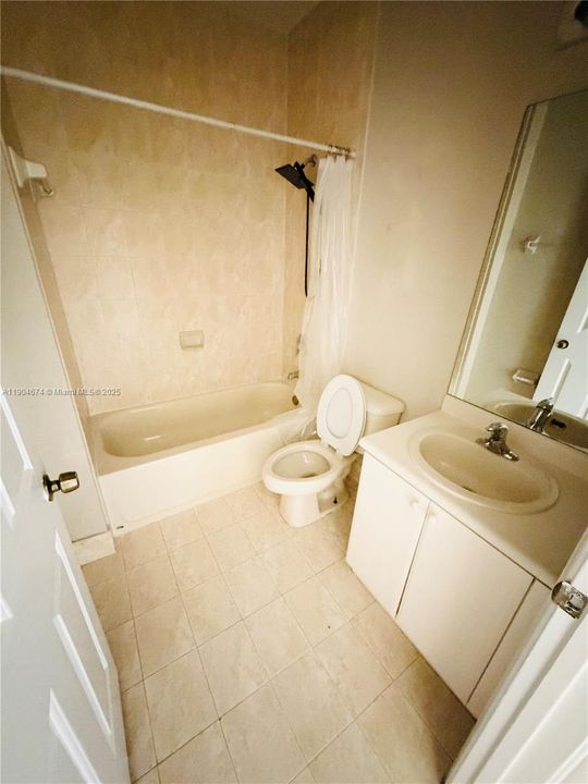 Active With Contract: $2,500 (4 beds, 3 baths, 1423 Square Feet)