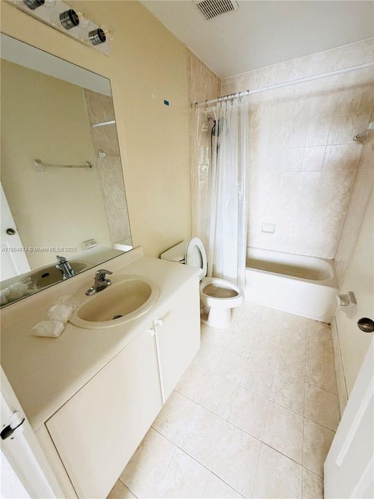 Active With Contract: $2,500 (4 beds, 3 baths, 1423 Square Feet)