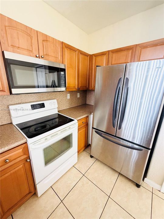 Active With Contract: $2,500 (4 beds, 3 baths, 1423 Square Feet)